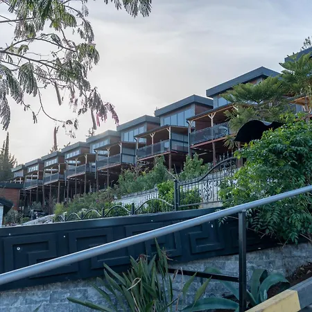 La Veranda Hotel *